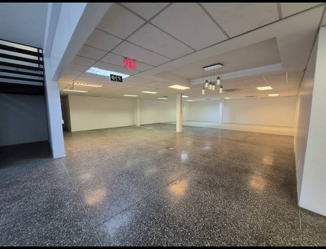 7,296M² OFFICE FOR SALE IN LONGMEADOW